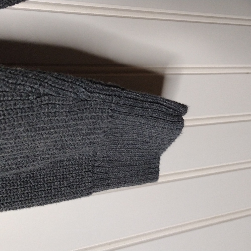 American Rag sweater - Picture 7 of 8